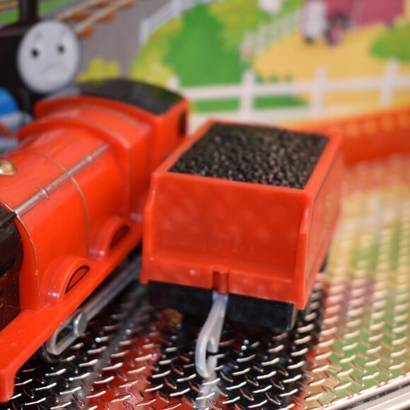 James Trackmaster Motorized Train Engine Thomas & Friends Mattel Gullane 2013 - Picture 6 of 12